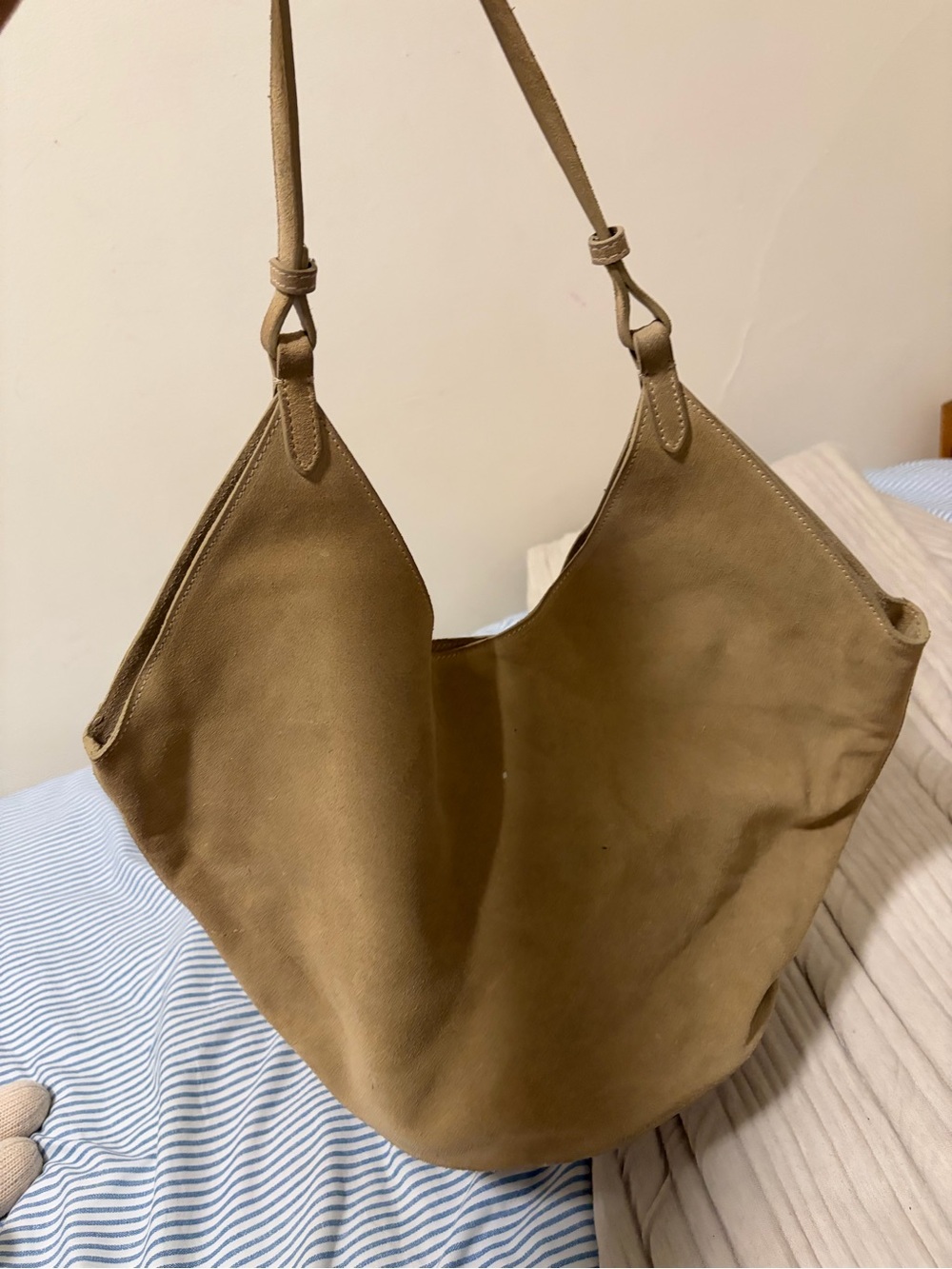 Spacious Tan Shoulder Hobo Bag - Unbranded